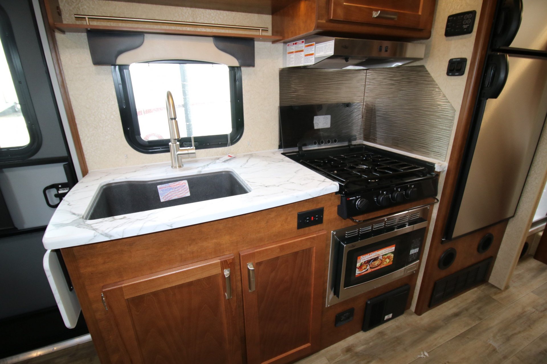 2021 LANCE LANCE 1985 Airstreams Campers London