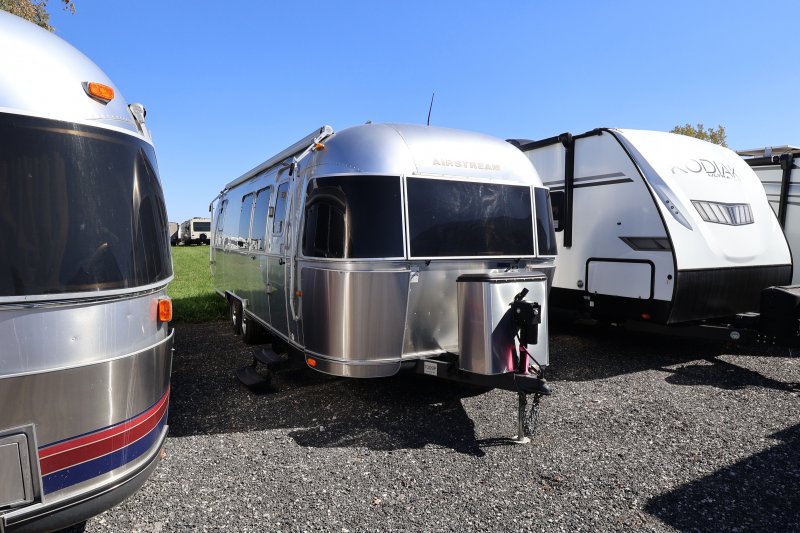2010 AIRSTREAM AIRSTREAM INTERNATIONAL SIGNATURE SERIES 28RBQ