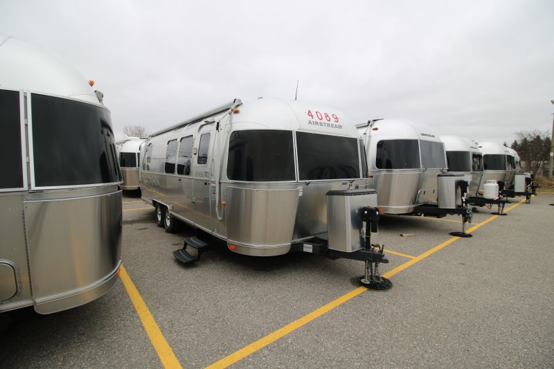 2010 AIRSTREAM AIRSTREAM INTERNATIONAL SIGNATURE 28RBQ