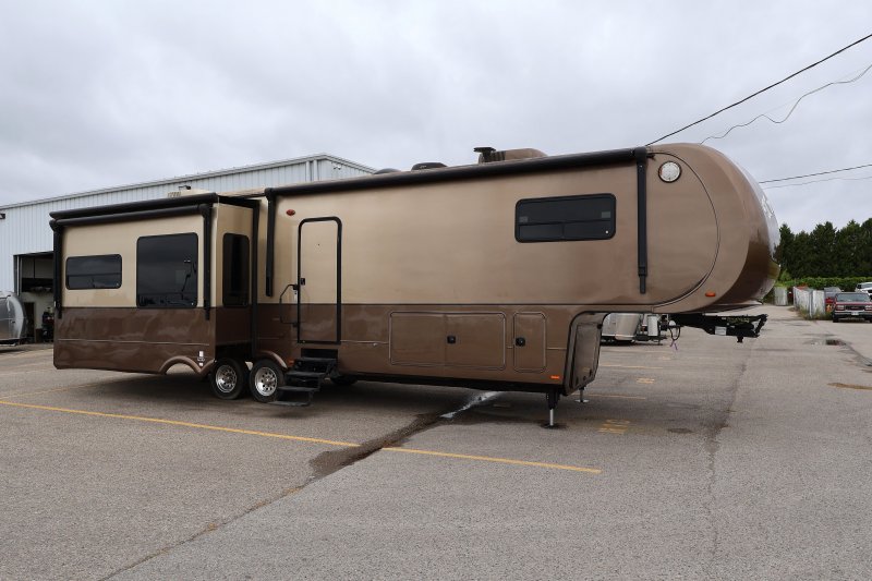2013 DYNAMAX TRILOGY 3850D3