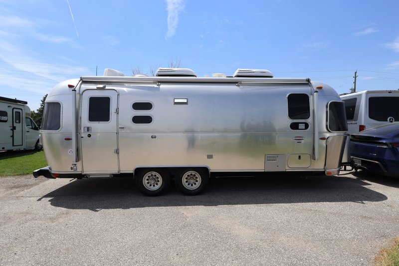 2017 AIRSTREAM AIRSTREAM INTERNATIONAL SIGNATURE SERIES 25FB TWIN
