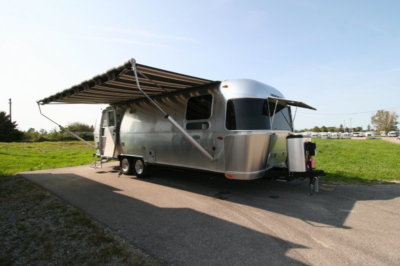 2022 AIRSTREAM AIRSTREAM GLOBETROTTER 27FBQ