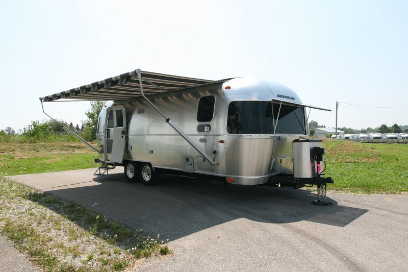 2023 AIRSTREAM AIRSTREAM GLOBETROTTER 25FB TWIN