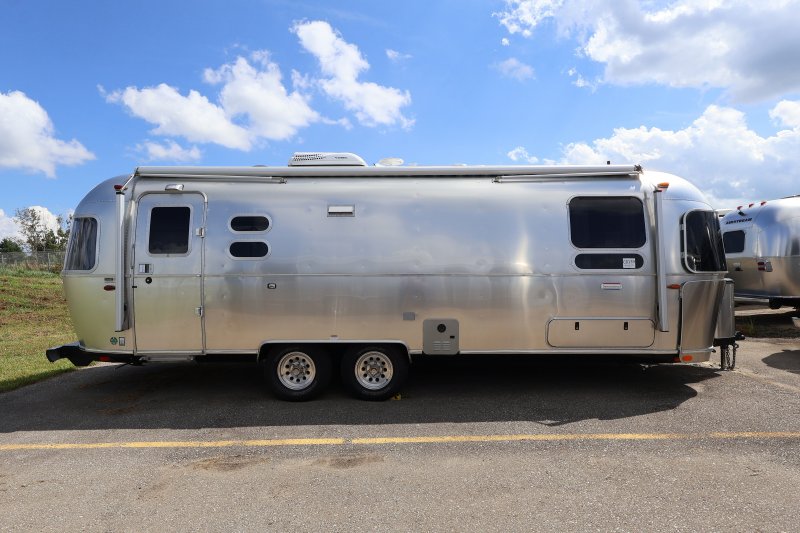 2023 AIRSTREAM AIRSTREAM INTERNATIONAL 27FB TWIN