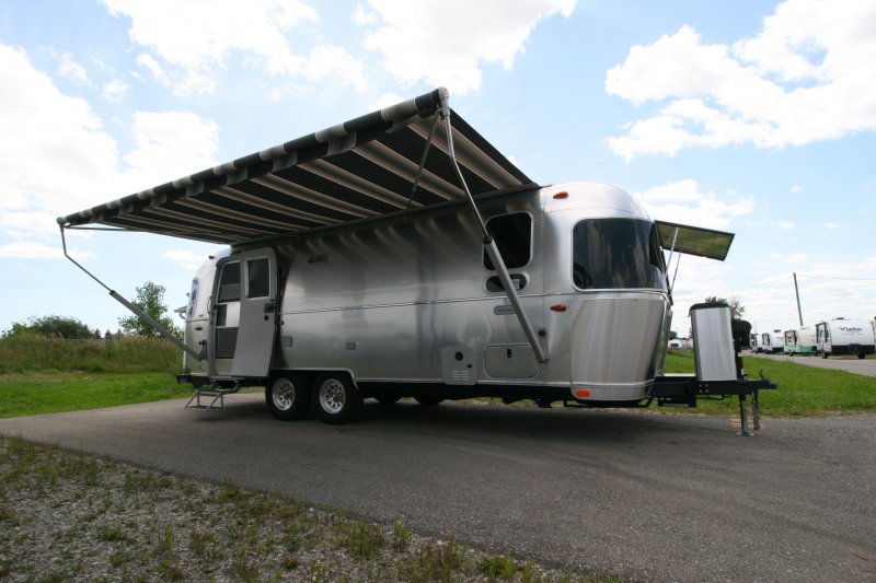 2024 AIRSTREAM AIRSTREAM GLOBETROTTER 25FB TWIN