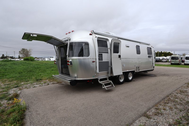 2026 AIRSTREAM AIRSTREAM INTERNATIONAL 27FBQ with HATCH